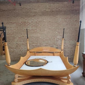 Vintage italienischer Biedermeier-Stil Himmelbettrahmen, Wandspiegel und 2 Nachtschränkchen
