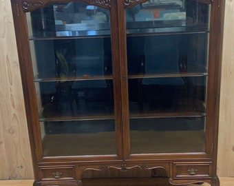Antique Queen Anne Style Mahogany Glass Panel Bookcase/Display Cabinet