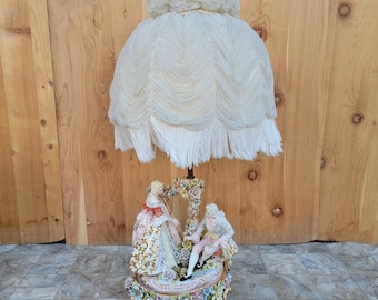Vintage Victoriaanse Italiaanse Capodimonte-porseleinen tafellamp met lampenkap
