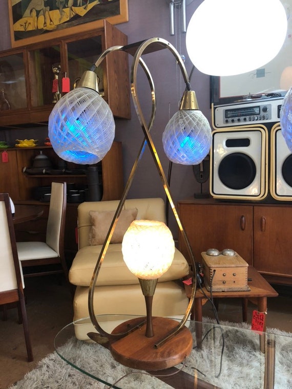 Vintage Mid Century Modern Pair Of 3 Lucite Spaghetti Shades Table Lamps