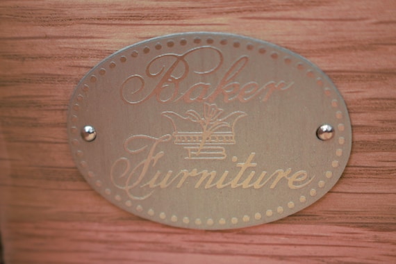 Vintage Baker Furniture Federal Style Inlaid Accent Side Table