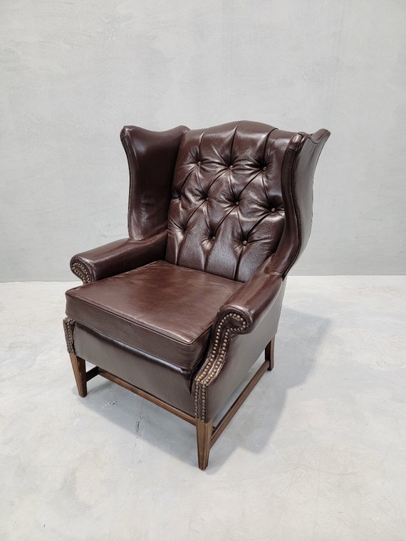 Vintage Englisch Chesterfield Ohrensessel im Stil neu in Leder gepolstert
