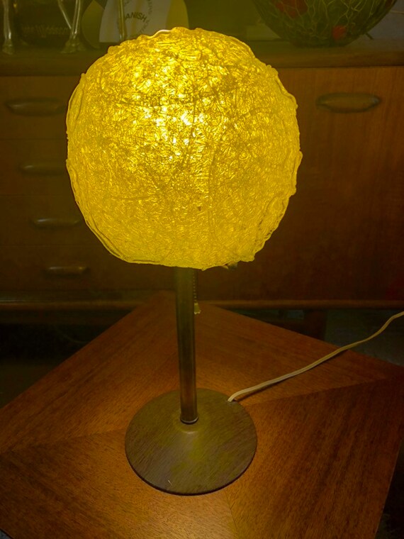 Vintage Mid Century Modern Yellow Spaghetti Lucite Table Lamp