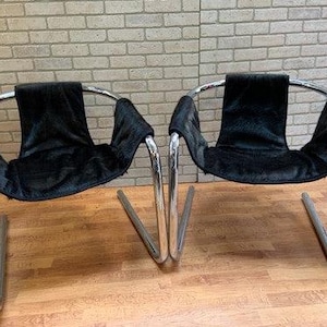 Mid Century Postmodern Chrom Vecta Zermatt Sling Lounge Chair Neu gepolstert in Schwarz Leder - Paar
