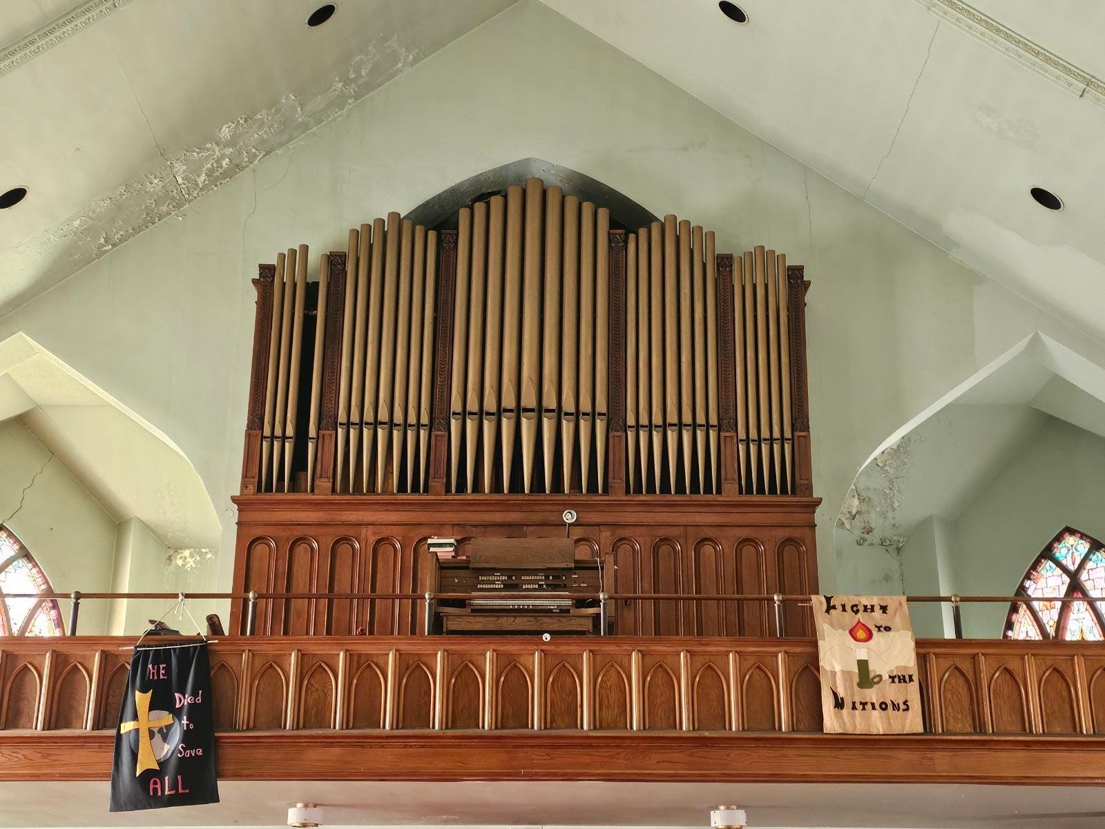 Antique Neo Gothic Pipe Church Organ in Oak Casement