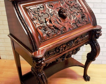 Antiker Italienischer Gotischer Stil Verzierter Geschnitzter Schreibtisch