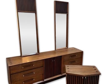 Juego de dormitorio de 4 piezas MCM Rosewood de Lane Furniture