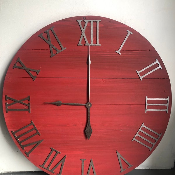 Horloge murale rustique en bois de 20 po, horloge murale en bois de ferme, horloge murale en bois unique, grande horloge rouge et bronze, décor de salon de cabine rustique