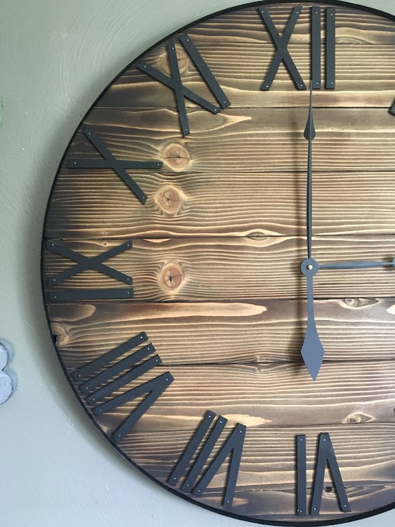 Grande orologio da parete rustico rustico in legno da 24 , Natale unico  personalizzato, regalo per la casa o anniversario, arte murale del mantello  in legno neutro -  Italia