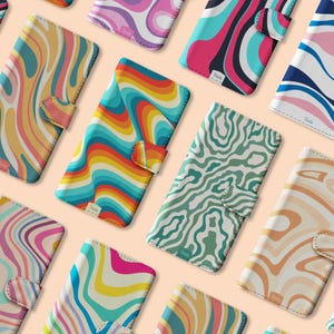 Funda tipo cartera Tirita con ranuras para tarjetas, diseño retro de líneas onduladas y coloridas para iPhone 16, 15, 14, 13, 12, 11, XR, SE, Samsung S20 y S10.