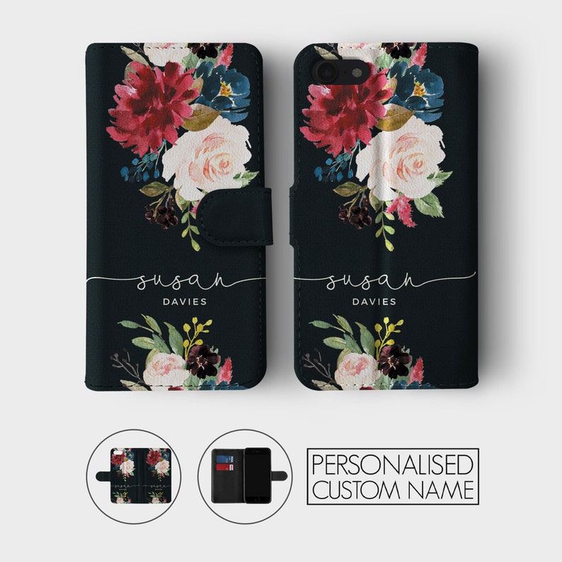 K&ouml;nnte beinhalten: Eine schwarze Handyh&uuml;lle mit einem Blumendesign in Rot-, Wei&szlig;- und Blaut&ouml;nen. Die H&uuml;lle hat eine Klappe, die sich &uuml;ber den Bildschirm des Telefons klappen l&auml;sst. Der Name "Susan Davies" ist auf der H&uuml;lle aufgedruckt.