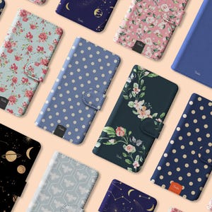 Funda tipo cartera Tirita con diseño de flores, rosas, margaritas, espacio, luna, estrellas, planetas, abejas y lunares para iPhone 16, 15, 14, 13, 12, 11, 6, 7, XR, SE y Samsung.