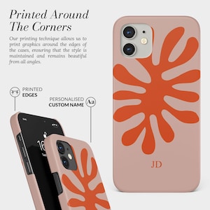 Pode incluir: Capa de telem&oacute;vel rosa claro com um design abstrato coral. As iniciais "JD" est&atilde;o na parte inferior. O texto "Printed Around The Corners" &eacute; vis&iacute;vel. A t&eacute;cnica de impress&atilde;o permite imprimir nas bordas.