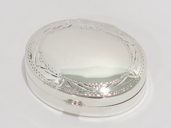 1 3/8 in - Sterling Silver Engraved Edge Oval Pil… - image 1