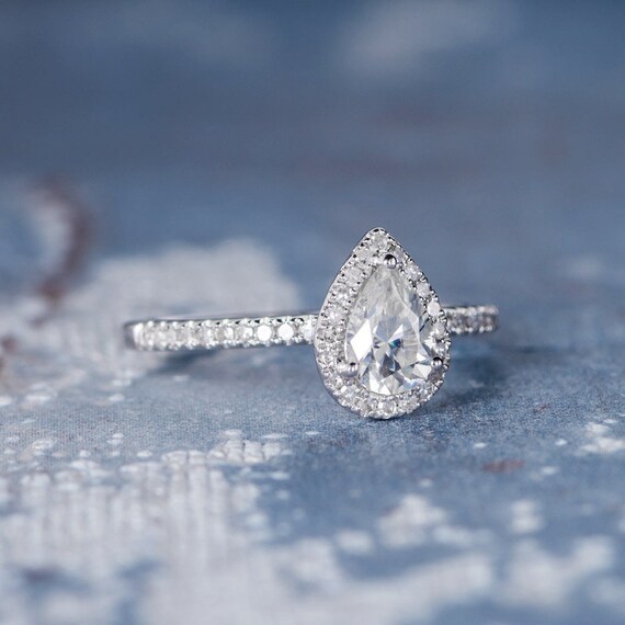 pear cut moissanite ring