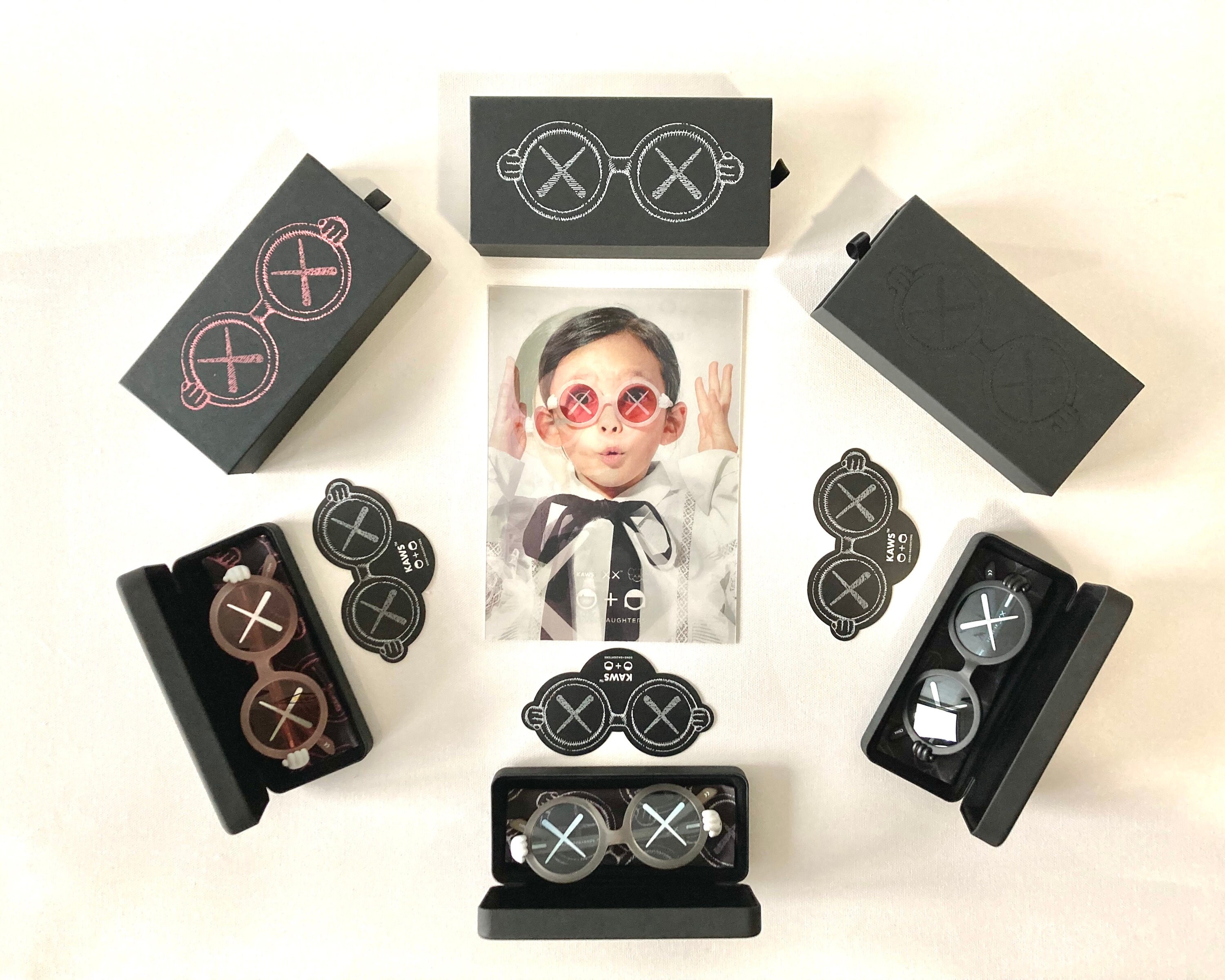 KAWS SONS + DAUGHTERS SUNGLASSES セット