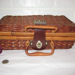 Vintage Basket Purse or Picnic Basket, 6 3/4 x 11 1/2 Inches, Top Handle, Good Condition