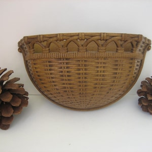 1978 Homco Brown Wall Pocket, Basket Weave Look, 9 3,4 x 5 Inches, Very Good Condition