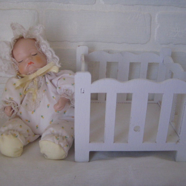 Vintage 1989 ARTMARK Musical Baby Doll with White Playpen, EUC Novelty Gift