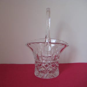 Panier vintage en cristal, 7 1/2 pouces de haut, ovales et diamants