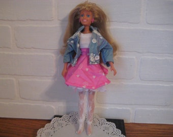 1988 Hasbro Maxie Lookin' Smart Fashion Doll with Original Outfit