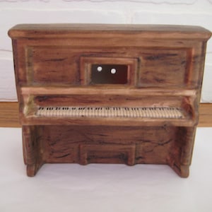 Caja de música de piano vintage, muebles de casa de muñeca, coleccionable, 4 1/2 x 5 3/4 x 2 1/2 pulgadas