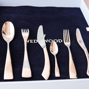 Servizio posate da 12 Wedgwood in acciaio mod Reflection