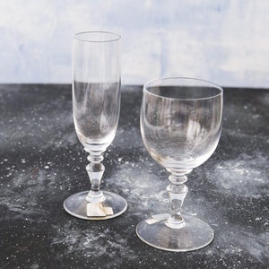 Servizio bicchieri in cristallo flutes e acqua