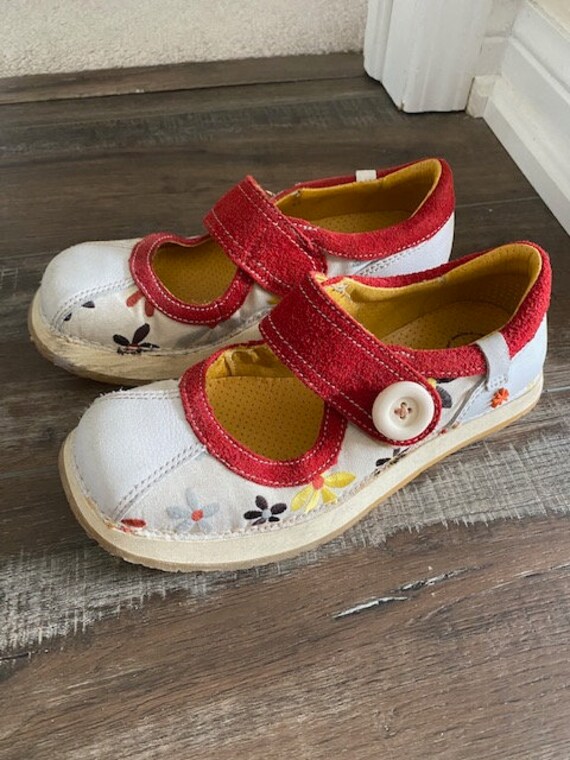 Vintage The Art Company Mary Jane Flower Shoes Hip