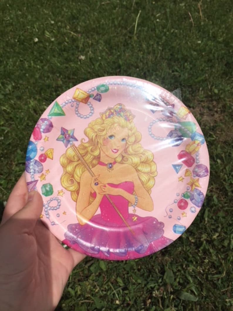 Vintage Princess Paper Plates Birthday Party In package
