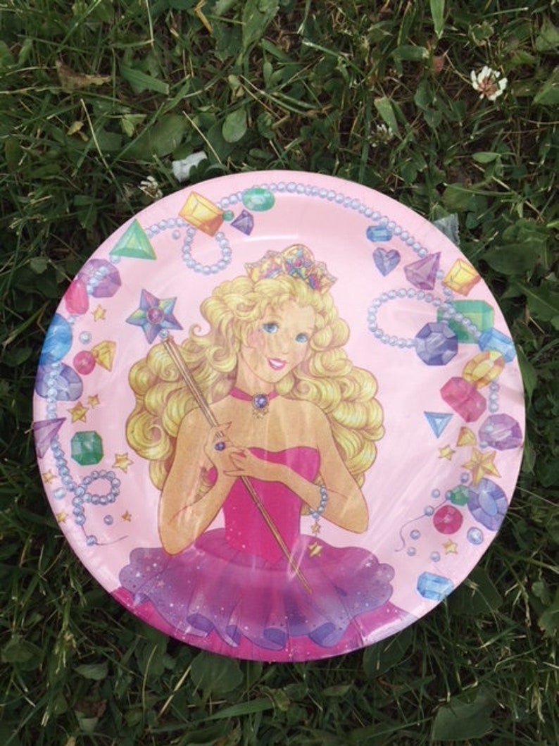 Vintage Princess Paper Plates Birthday Party In package