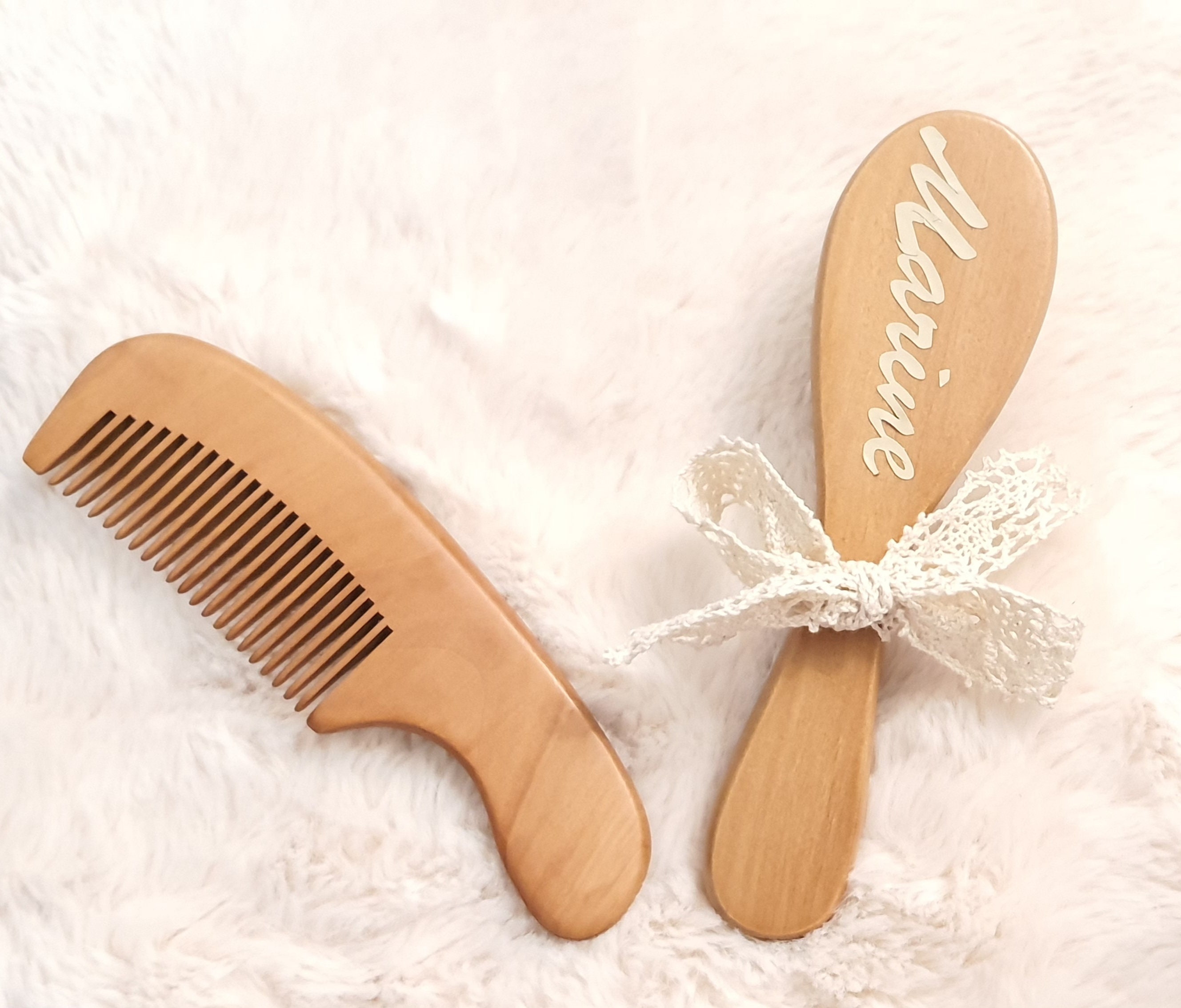 Brosse Cheveux Bebe Personnalisable,Personnalisé Avec Noms Brosses Et  Peignes Ensemble,Masseur De Tête Pour Bébé,Brosse Cheveux Bebe Naissance  Bois,Pour Cadeaux Et Souvenirs Pour Nouveau-né : : Bébé et  Puériculture