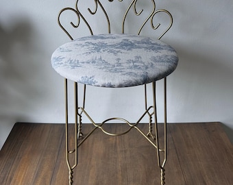 1950s Newly Reupholstered Toile & Gold Boudoir Vanity Chair Hollywood Regency Peacock Stool