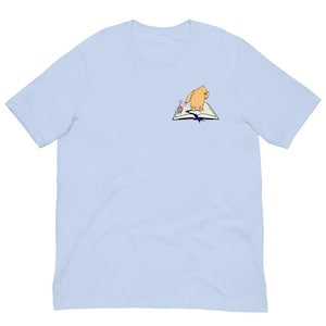 Camiseta unisex de Winnie the Pooh y Piglet sobre el corazón - Regalo de Winnie the Pooh - Regalo de Piglet - Camiseta linda para amantes de los libros