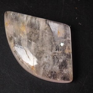 Cabochão de formato extravagante suave de kunzita/36X22X8MM Aprox/C-06