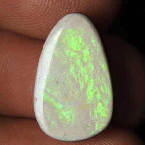 Cabochon a forma fantasia con doppietto di opale australiano liscio multifuoco/20X12X4MM/MS