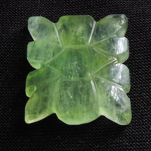 Cabochão esculpido em fluorita verde 23X20X5 MM aproximadamente formato extravagante pedra preciosa feita à mão para fazer joias pedra natural MSG-C-3