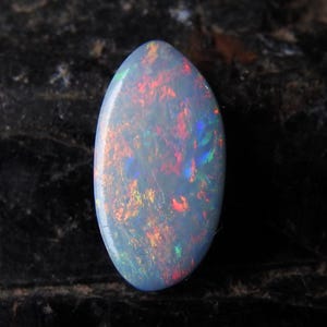 Cabochão de forma extravagante de opala australiana dupla lisa multifogo 14 x 7 x 3 mm aprox.
