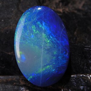Opale australiano doppietto liscio multi fuoco forma ovale cabochon/17X11X5MM/MS