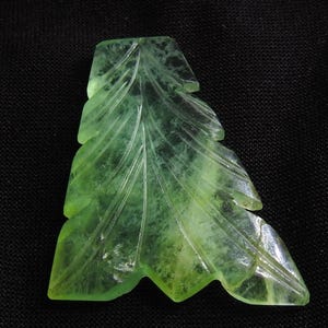 Cabochon sculpté en fluorite verte 40X25X5 mm environ forme fantaisie pierre précieuse faite main pour la fabrication de bijoux pierre naturelle MSG-C-3