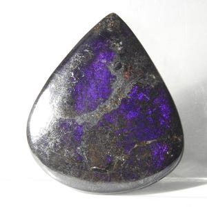 Cabochon purpurite en forme de poire lisse/32 x 28 x 4 mm/enroulement du fil métallique/tissage/utiliser comme pendentif/cadeau pour elle/C-117