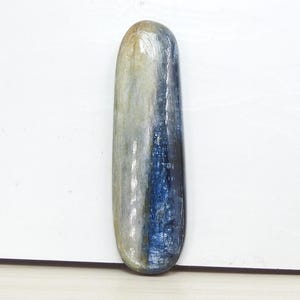 Cabochon de forme ovale lisse en cyanite bleue/52 x 15 x 6 mm environ/pierres précieuses faites à la main/pierres non serties/pour la fabrication de bijoux/unique en son genre/100 % naturel/C-09
