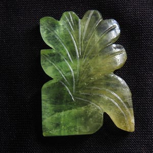 Cabochão esculpido em fluorita verde 35X24X5 MM aproximadamente formato extravagante pedra preciosa feita à mão para fazer joias pedra natural MSG-C-3