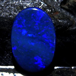 Opale australiano doppietto liscio multi fuoco forma ovale cabochon/14X10X4MM/MS