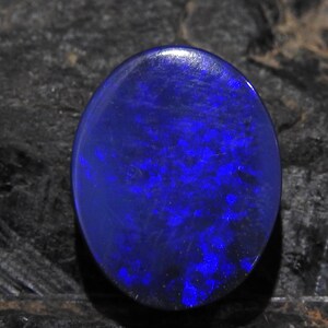 Opale australiano doppietto liscio multi fuoco forma ovale cabochon/14X11X5MM/MS