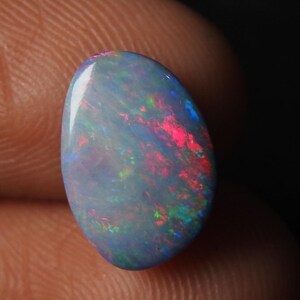 Cabochão de opala australiana dupla lisa multifogo com formato extravagante 13 x 14 x 4 mm MS