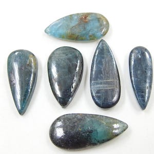 Cabochon lisse en cyanite bleue, lot de 6 pièces de 25 x 10 x 4 à 22 x 8 x 4 mm environ, pierres précieuses faites à la main, pierres en vrac pour la fabrication de bijoux, 100% naturel C-80