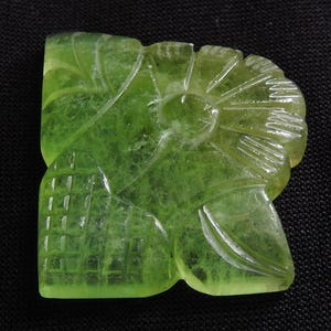 Cabochon sculpté en fluorite verte 43X36X7 mm environ forme fantaisie pierre précieuse faite main pour la fabrication de bijoux pierre naturelle MSG-C-3
