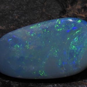 Opala australiana Doublet Smooth Multi Fire Fancy Shape Cabochão 22X12X4MM MS