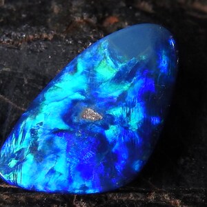 Opala australiana Doublet Smooth Multi Fire Fancy Cabochão/15X8X2MM/MS